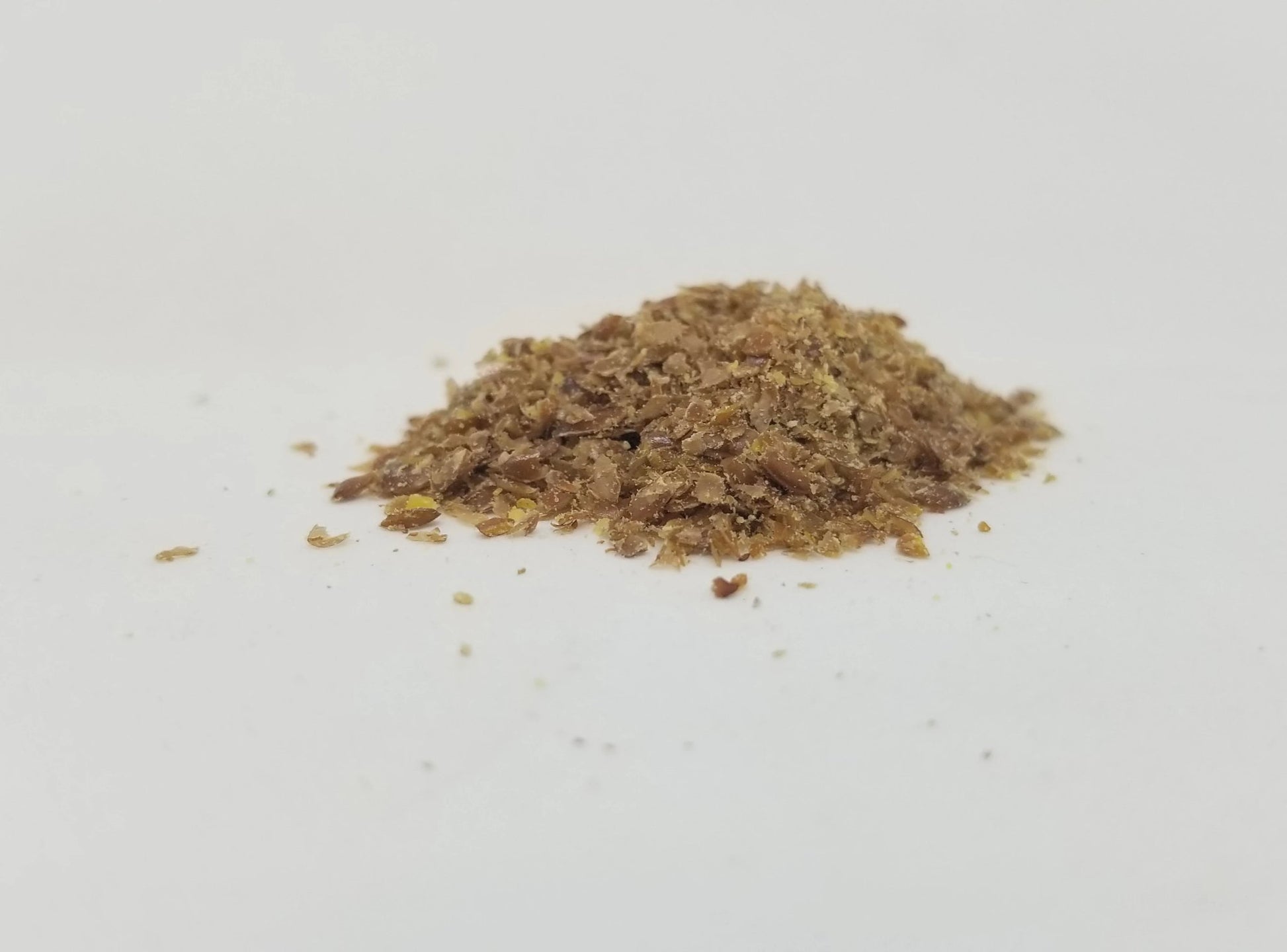 Unsifted ground flax for horses